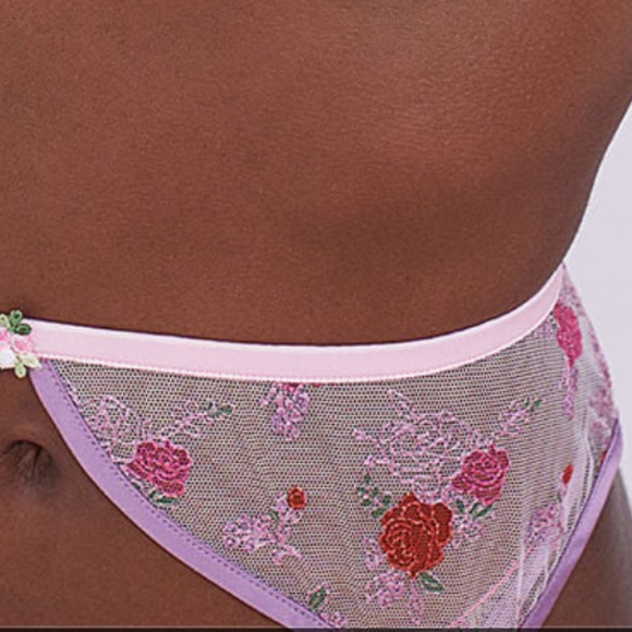 For Love and Lemons 🍋 Rose Bloom Garter - Picture 5 of 7